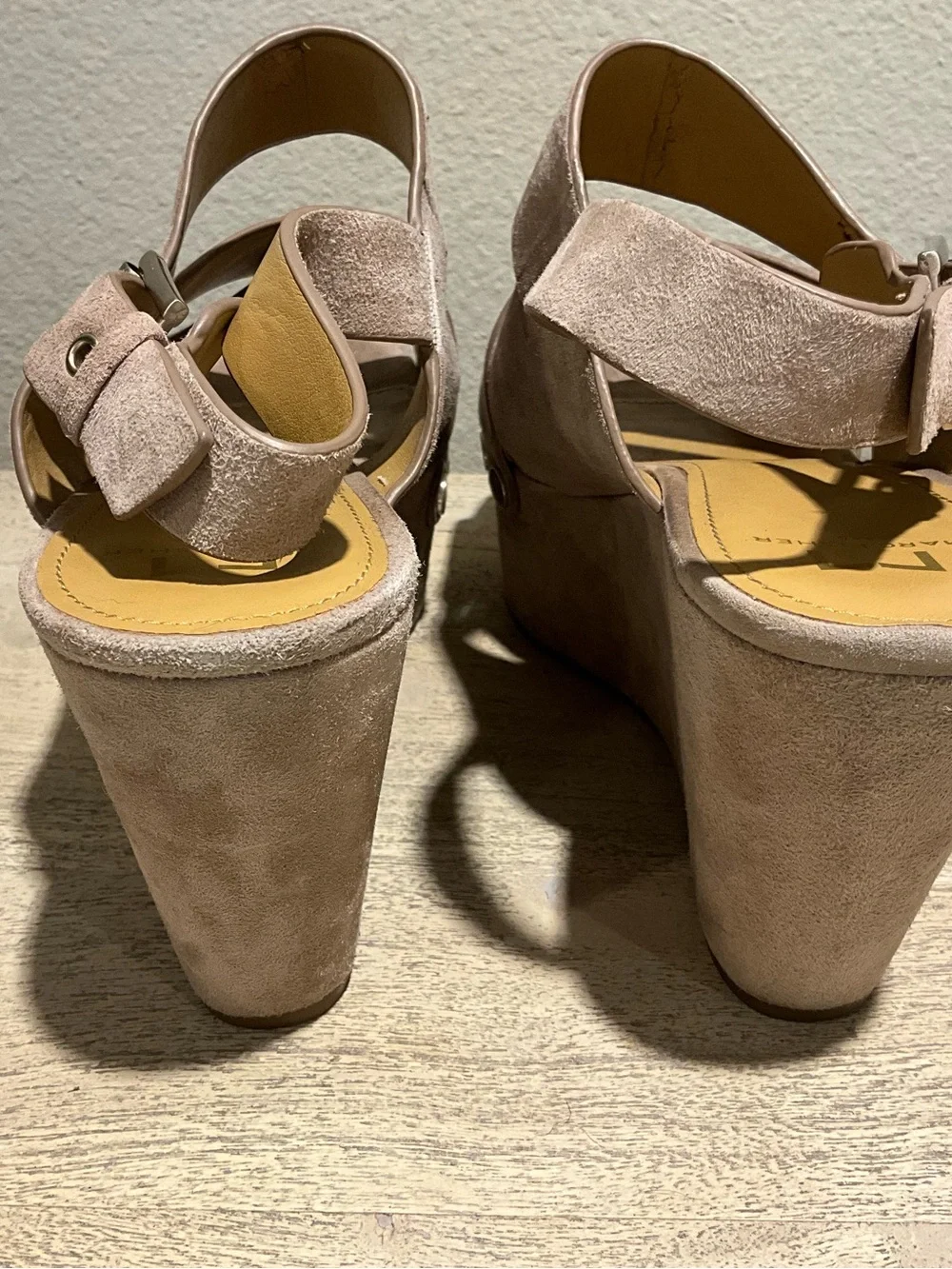 Marc Fisher Bianca Tan Beige Suede Platform Wedge Sandals Size 9